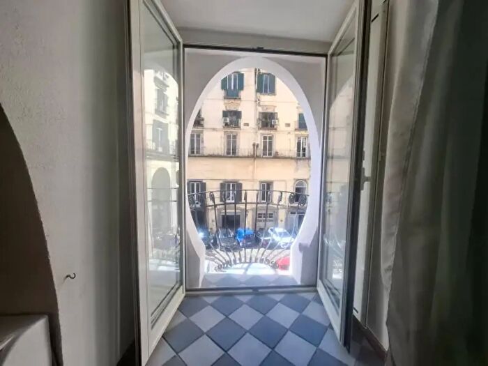 Appartamento monolocale in affitto in Piazza dei Martiri, Napoli