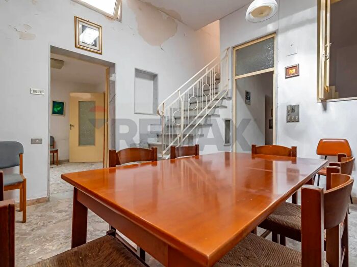 Casa con 9 locali in vendita in Bari