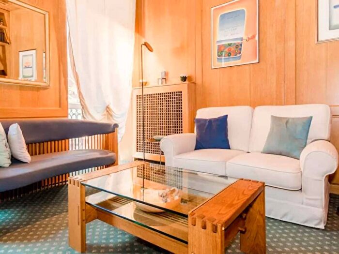 Appartamento bilocale in affitto in Via Madonnina, Brera, Milano