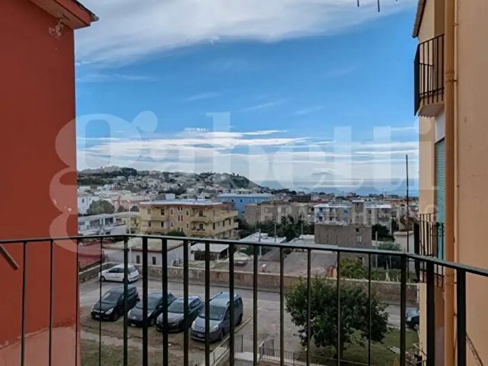 Appartamento quadrilocale in vendita in Via Antonio Scialoia, Monte Di Procida