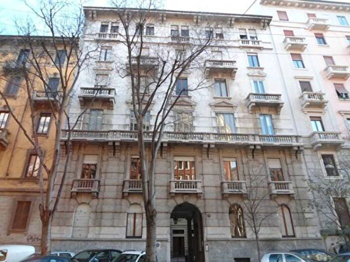 Appartamento trilocale in affitto in Via Bartolomeo Eustachi, Morgagni, Milano