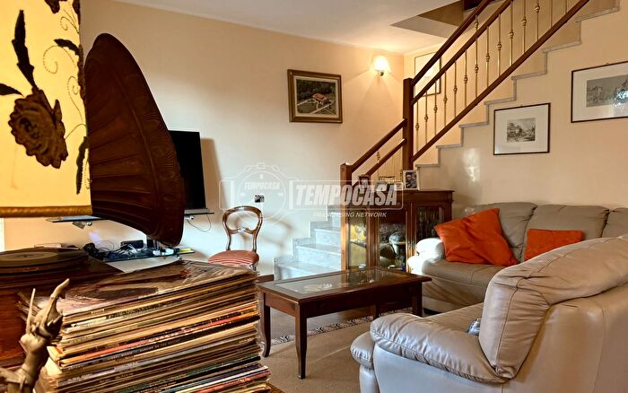 Casa con 5 locali in vendita in Via Augusto Righi, Merate