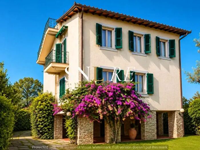 Casa quadrilocale in vendita in Via Trento, Forte Dei Marmi