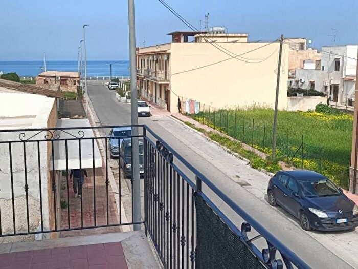 Appartamento trilocale in affitto in Via Don Salvatore Amato, Centro, Terrasini