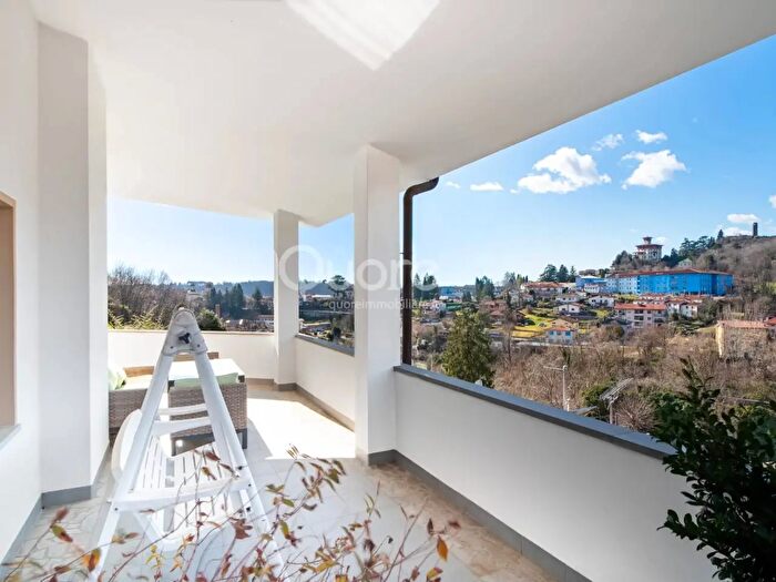 Casa con 9 locali in vendita in Via Bellavista, Tarcento