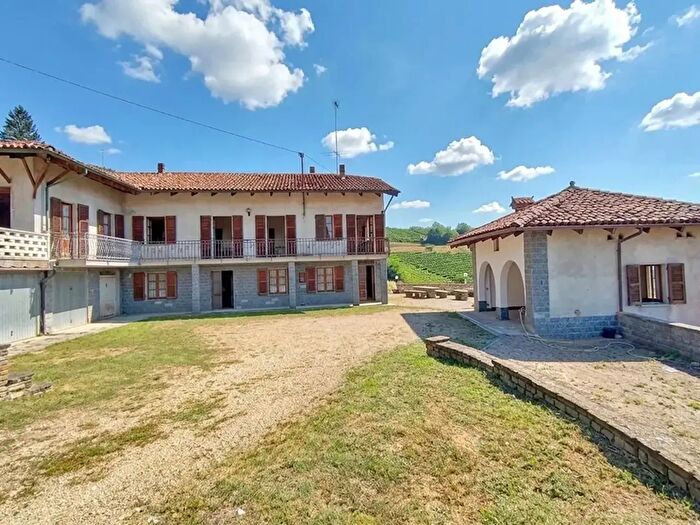 Casa con 9 locali in vendita in Mango