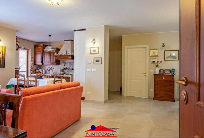 Appartamento trilocale in vendita in Corso Aprile, Busca