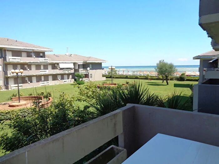 Appartamento trilocale in vendita in Via Arno, Silvi