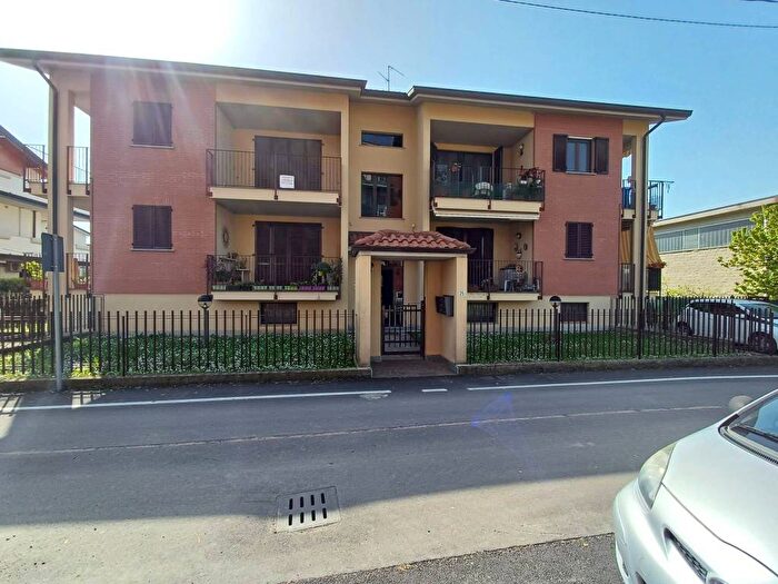 Appartamento trilocale in affitto in Via Valfredda, Centro, Sulbiate