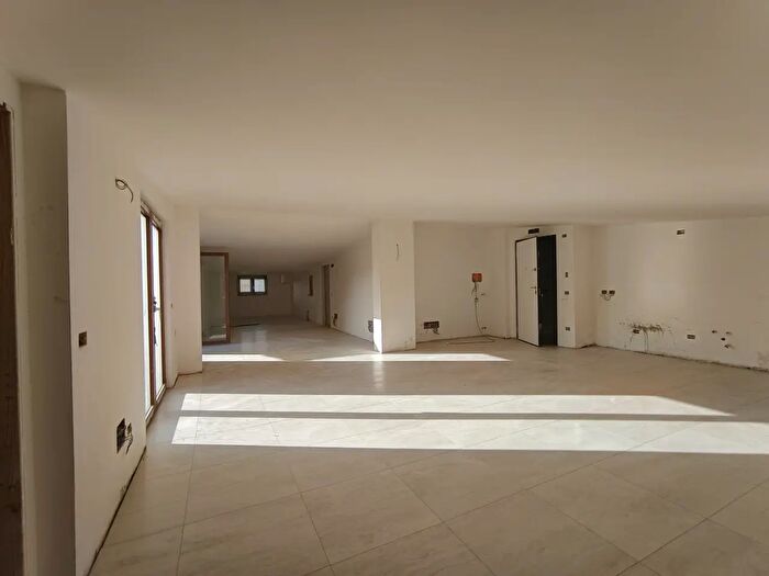 Appartamento quadrilocale in vendita in Via SantAndrea Apostolo, Solofra