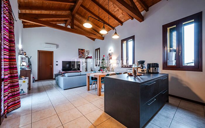 Appartamento bilocale in vendita in Via degli Esposti, San Cesario Sul Panaro