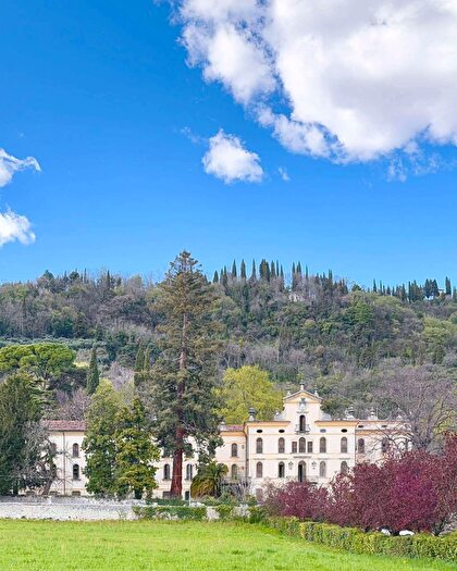 Appartamento con 8 locali in vendita in Via Porcia, Vittorio Veneto