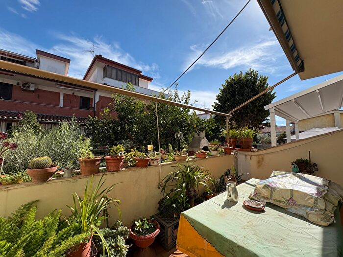 Casa quadrilocale in vendita in Via Castel Buono, Pomezia