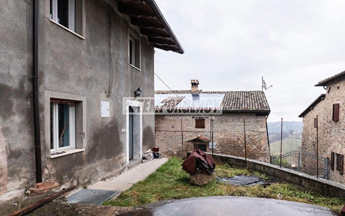 Appartamento quadrilocale in vendita in Via Casa Parenti, Pavullo Nel Frignano
