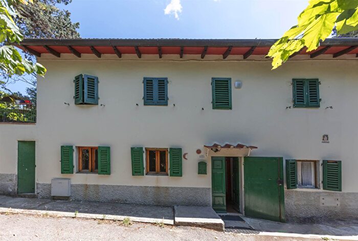 Casa con 5 locali in vendita in Rufina