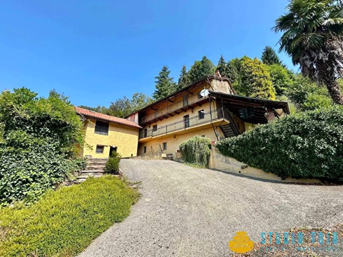 Casa con 9 locali in vendita in Sordevolo