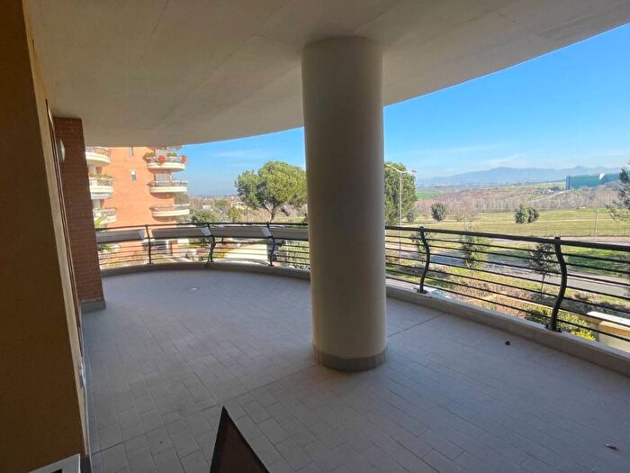 Appartamento trilocale in affitto in Viale Ezra Pound, Talenti Monte Sacro, Roma