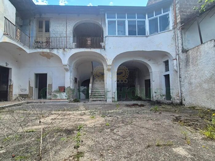 Casa con 7 locali in vendita in Portico Di Caserta