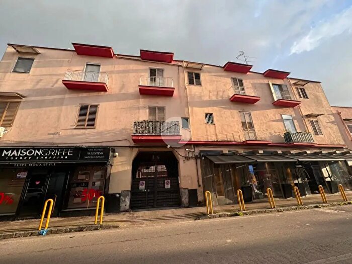 Appartamento bilocale in vendita in Via Nazionale delle Puglie, Napoli