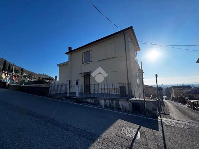 Casa con 8 locali in vendita in Via Murello, Santorso