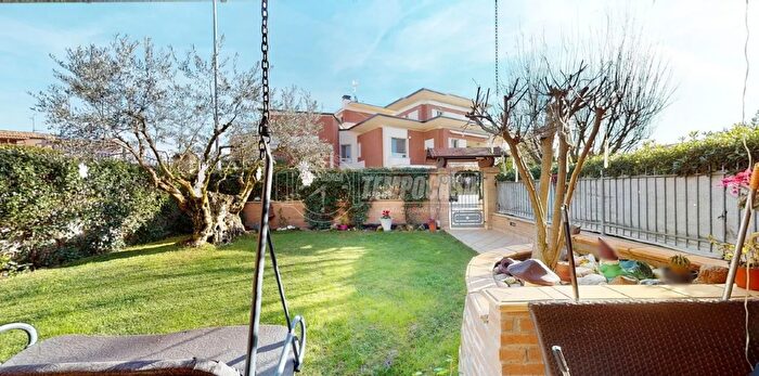 Casa quadrilocale in vendita in Via FLli Rosselli, Montecosaro