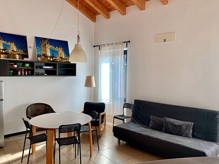 Appartamento trilocale in affitto in Via San Vitale, Veronetta, Verona