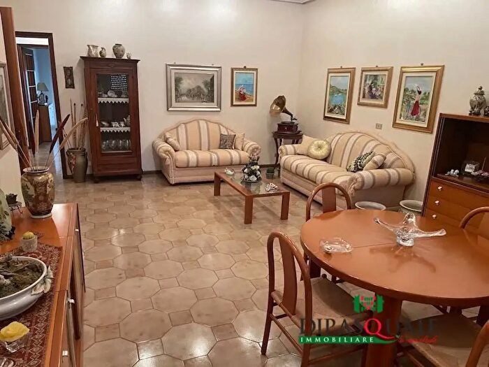 Appartamento con 8 locali in vendita in Viale dei Platani, Ragusa