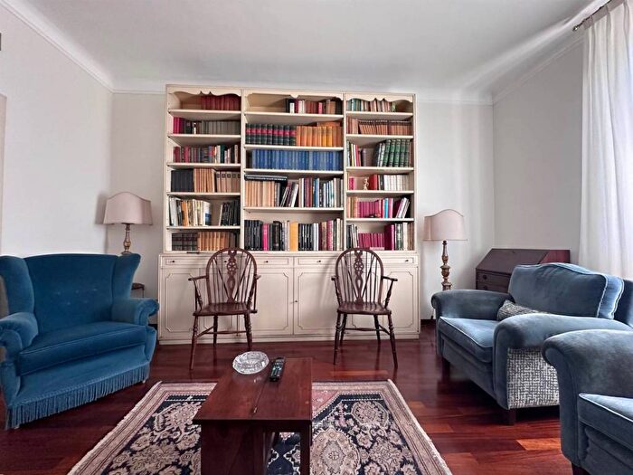 Appartamento trilocale in affitto in via Polesine, Corvetto, Milano