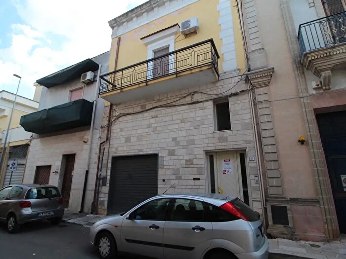 Casa con 10 locali in vendita in Via Bonsegna, Sava