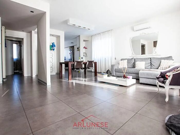 Appartamento quadrilocale in vendita in Via Mantegna, Parabiago