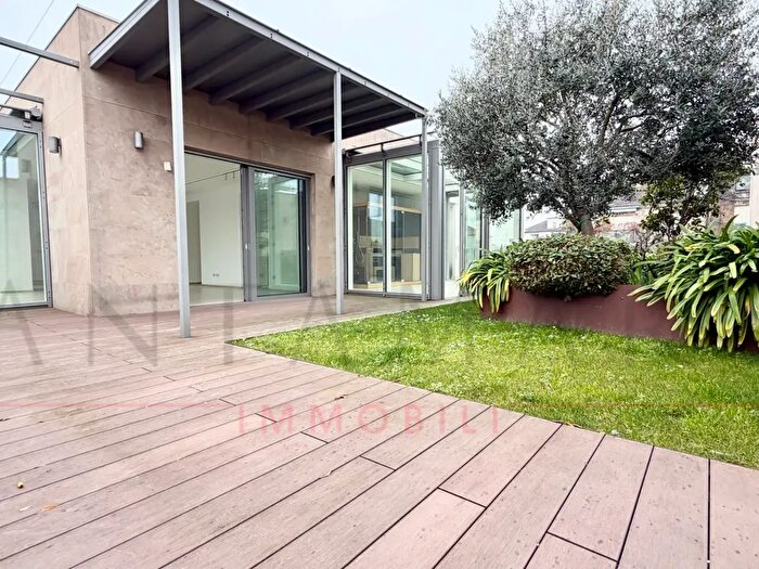 Appartamento con 6 locali in affitto in Via Andrea Maria Ampère, Milano