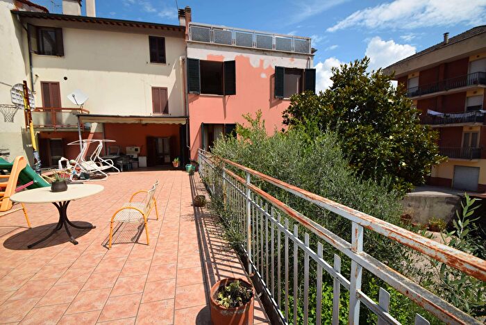 Casa con 10 locali in vendita in Perugia