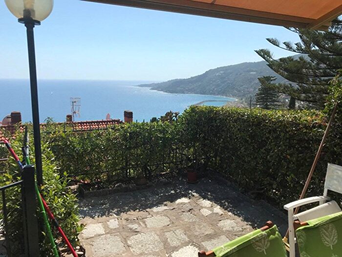 Appartamento trilocale in vendita in Via Padre Semeria Ospedaletti, Ospedaletti