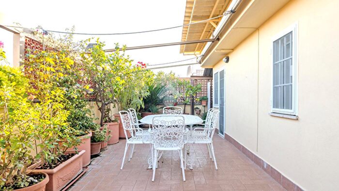 Appartamento trilocale in vendita in Via Gino Funaioli, Roma