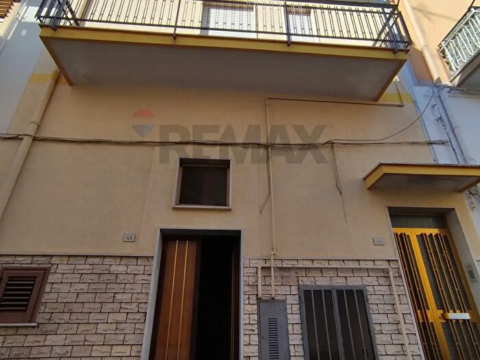Casa con 8 locali in vendita in Ginosa