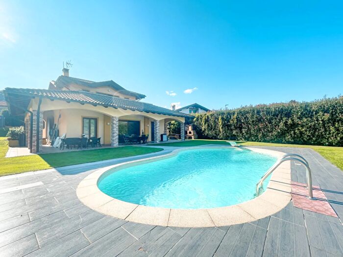 Casa con 7 locali in vendita in Via delle Azalee a, Brovello Carpugnino