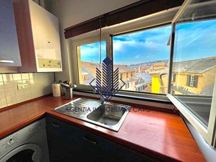 Casa con 5 locali in affitto in Via Aprile, Centro Città, Genova