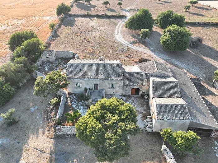 Casa in vendita in Via Palazzelle Scalonazzo, Modica