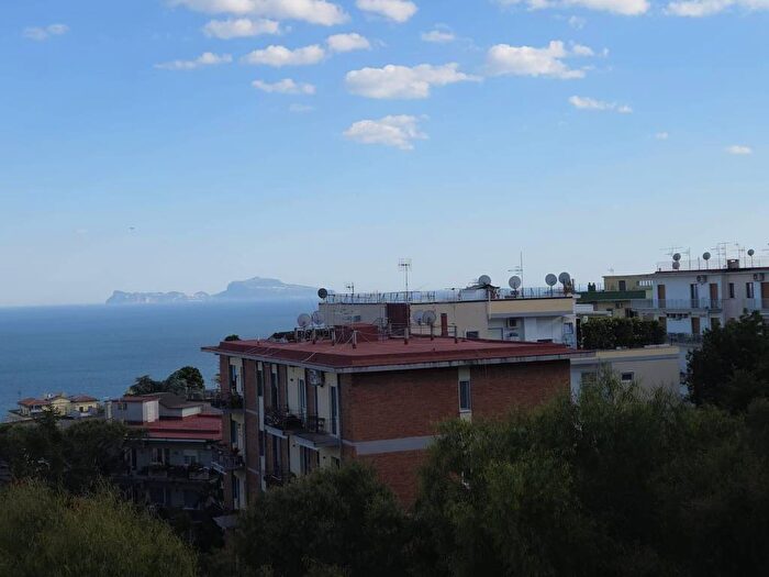 Appartamento quadrilocale in affitto in Via Francesco Petrarca, Posillipo, Napoli