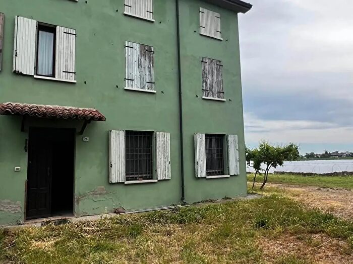 Casa con 8 locali in vendita in Curtatone