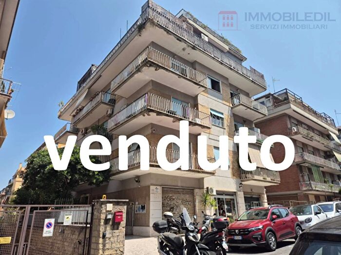 Appartamento trilocale in vendita in Via Camillo Negro Roma, Roma