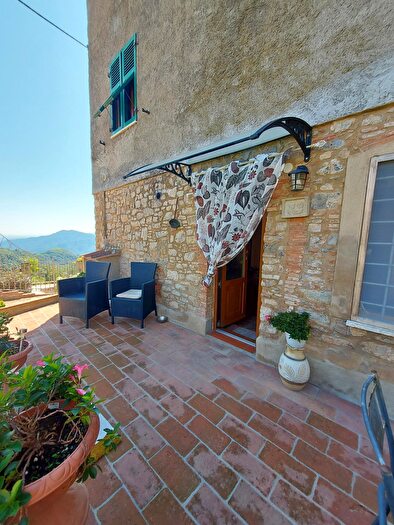 Casa con 10 locali in vendita in Pescaglia