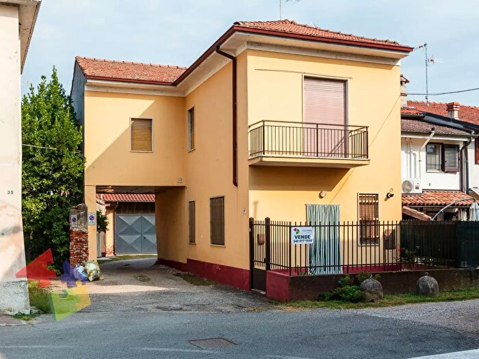 Casa quadrilocale in vendita in Via Annoni, Motta Visconti