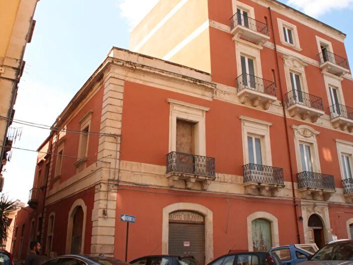 Appartamento con 5 locali in vendita in Via Tripoli, Siracusa