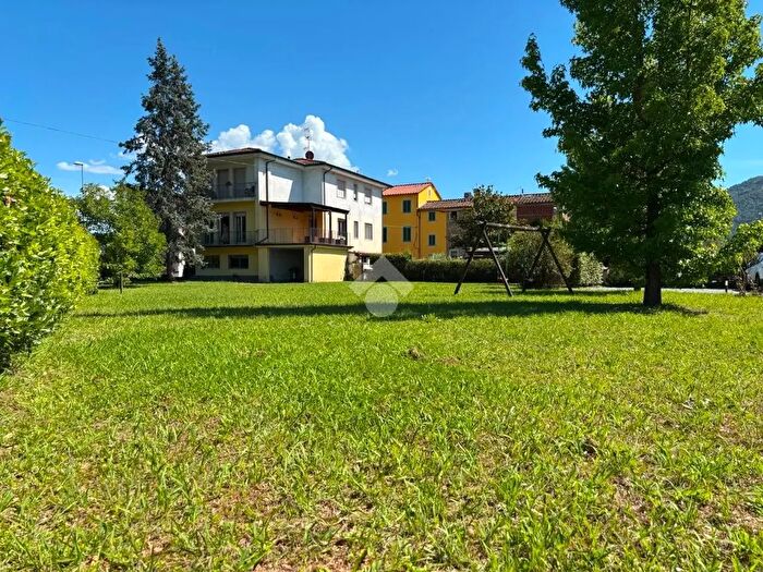 Appartamento quadrilocale in vendita in Via del Fossetto, Lucca
