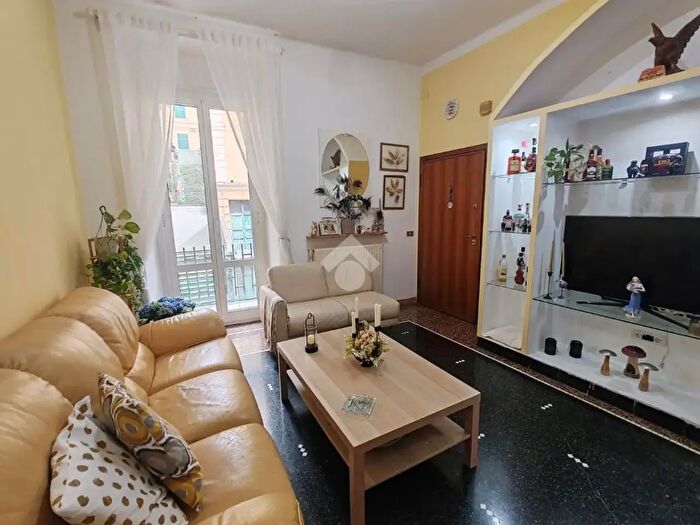 Appartamento con 6 locali in vendita in Via del Campasso, Genova