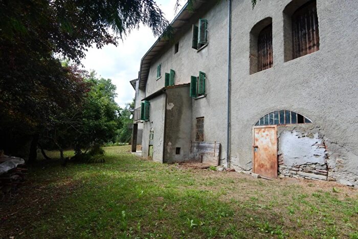 Casa con 12 locali in vendita in Via di Mezzana Vernio, Vernio