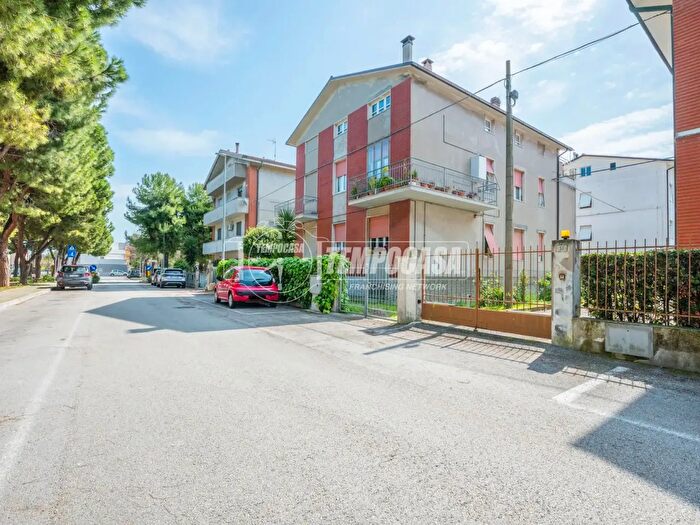 Appartamento con 7 locali in vendita in Via Marche, Potenza Picena