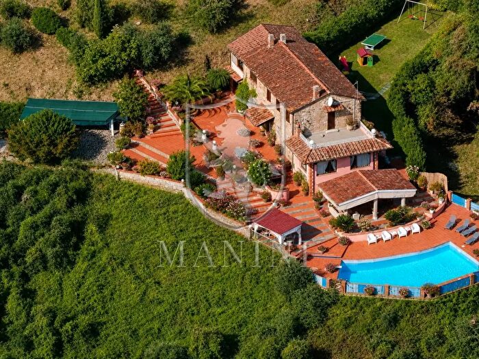 Casa con 10 locali in vendita in Via della Querce, Massarosa