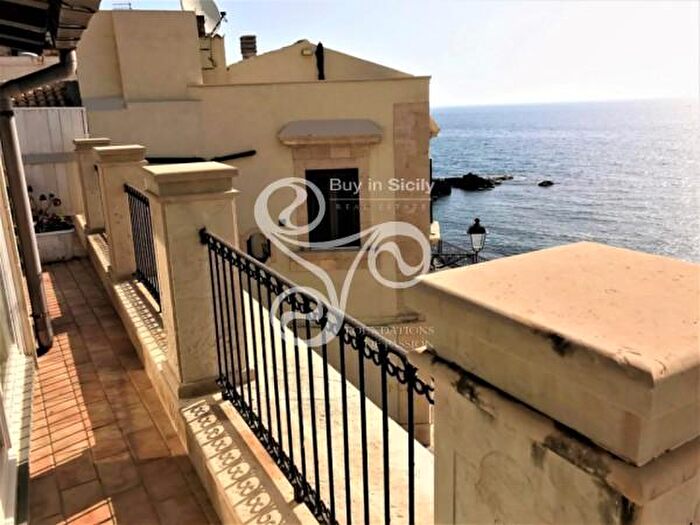 Appartamento con 6 locali in vendita in Via Nizza, Siracusa